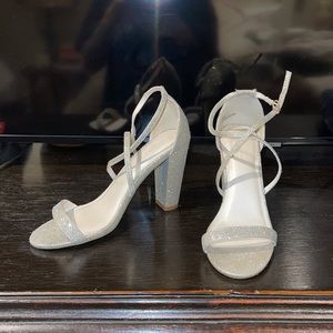 David’s bridal heals never worn size 8
